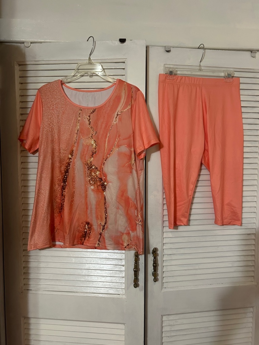 Women's Coral Printed Short Sleeve Top and Capris Set